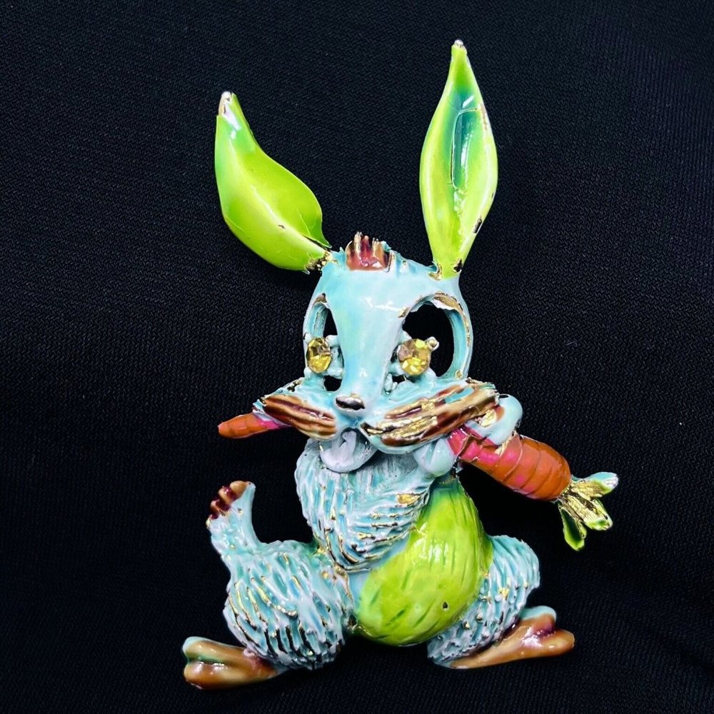 Hattie Carnegie Brooch Unsigned Rabbit Eating a Carrot Blue Green Orange 2.35"